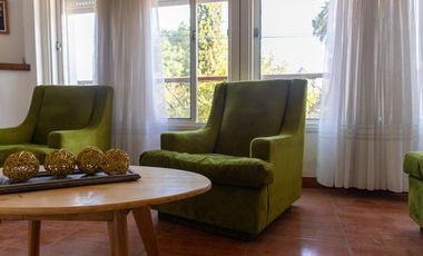 Departamento de dos plantas frente a la plaza principal