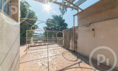 Casa moderna con increíble parque, en VENTA