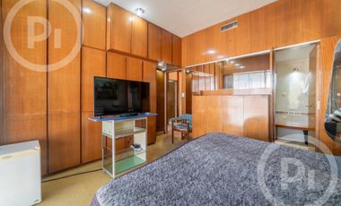Casa moderna con increíble parque, en VENTA