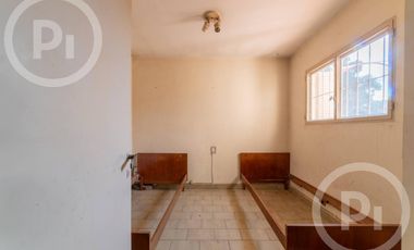 Casa moderna con increíble parque, en VENTA