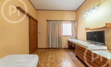 Casa moderna con increíble parque, en VENTA