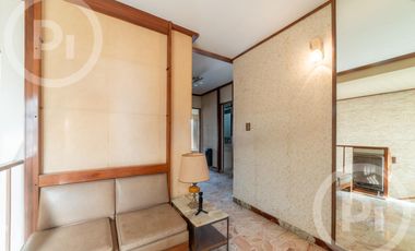 Casa moderna con increíble parque, en VENTA