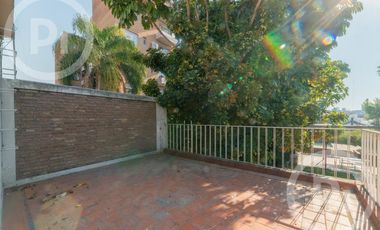 Casa moderna con increíble parque, en VENTA