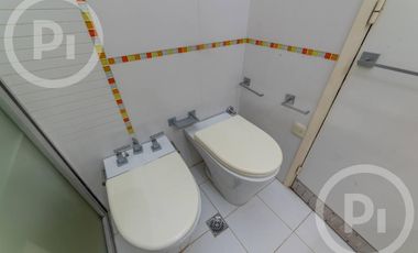 Casa moderna con increíble parque, en VENTA