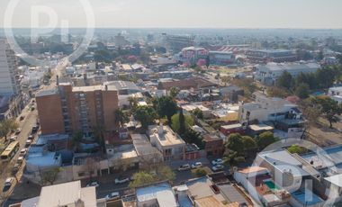 Casa moderna con increíble parque, en VENTA