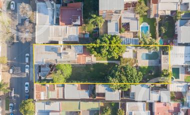 Casa moderna con increíble parque, en VENTA