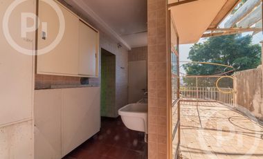 Casa moderna con increíble parque, en VENTA