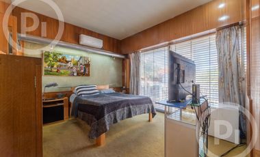 Casa moderna con increíble parque, en VENTA