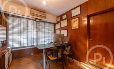 Casa moderna con increíble parque, en VENTA