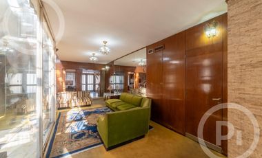 Casa moderna con increíble parque, en VENTA