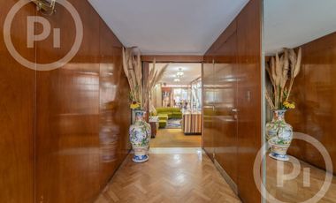 Casa moderna con increíble parque, en VENTA