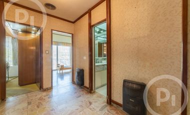 Casa moderna con increíble parque, en VENTA