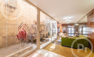 Casa moderna con increíble parque, en VENTA