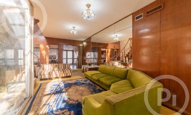 Casa moderna con increíble parque, en VENTA