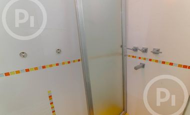 Casa moderna con increíble parque, en VENTA