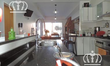 Venta - Casa con fondo y pileta - Lanús Este
