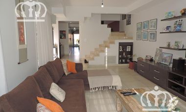 Venta - Casa con fondo y pileta - Lanús Este