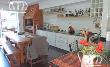 Venta - Casa con fondo y pileta - Lanús Este