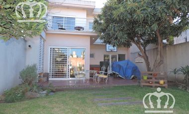 Venta - Casa con fondo y pileta - Lanús Este