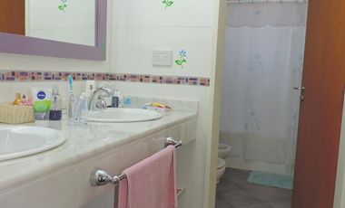Venta - Casa con fondo y pileta - Lanús Este