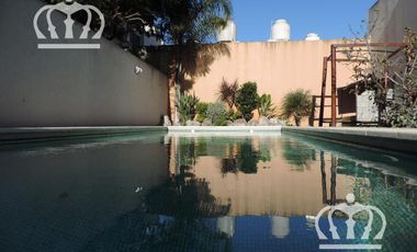 Venta - Casa con fondo y pileta - Lanús Este