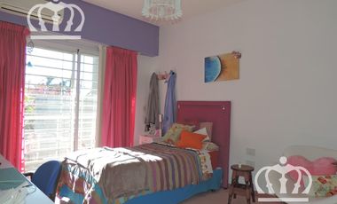 Venta - Casa con fondo y pileta - Lanús Este