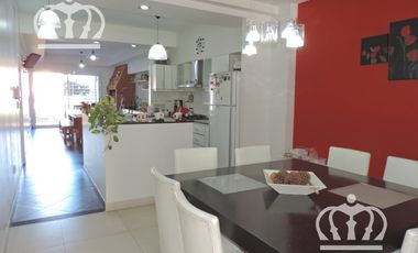 Venta - Casa con fondo y pileta - Lanús Este