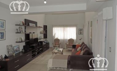 Venta - Casa con fondo y pileta - Lanús Este