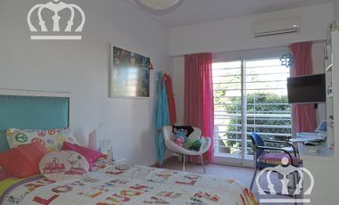 Venta - Casa con fondo y pileta - Lanús Este