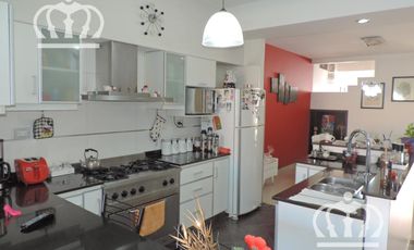 Venta - Casa con fondo y pileta - Lanús Este
