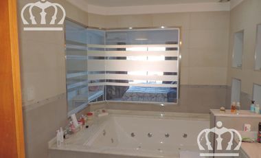 Venta - Casa con fondo y pileta - Lanús Este