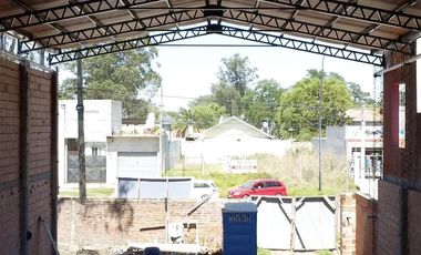 Galpón a estrenar sobre Av. Mario Bravo