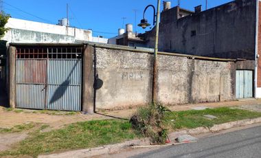 MEJICO 4400 - CASA   LOCAL   GALPON - LOTE 240 MTS - V.MARTELLI - VENDE -