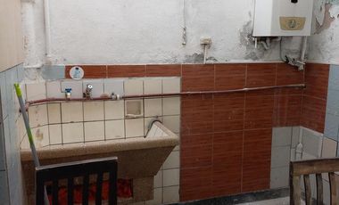 MEJICO 4400 - CASA   LOCAL   GALPON - LOTE 240 MTS - V.MARTELLI - VENDE -