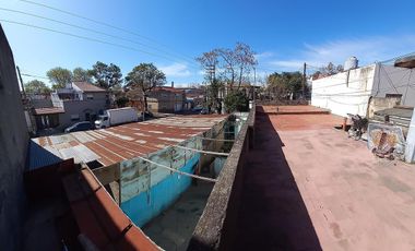 MEJICO 4400 - CASA   LOCAL   GALPON - LOTE 240 MTS - V.MARTELLI - VENDE -