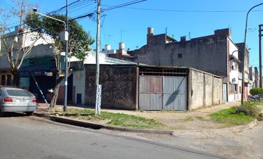 MEJICO 4400 - CASA   LOCAL   GALPON - LOTE 240 MTS - V.MARTELLI - VENDE -