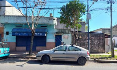 MEJICO 4400 - CASA   LOCAL   GALPON - LOTE 240 MTS - V.MARTELLI - VENDE -