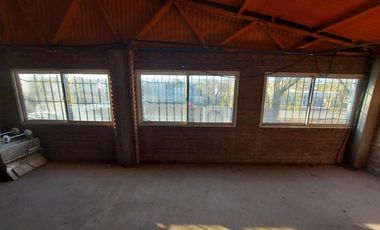 VENTA - Galpón sobre Ruta 9 - Roldán