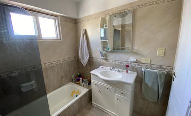 Departamento 3 ambientes con cochera en venta en Quilmes