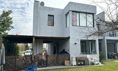 Casa en Venta con Piscina en Fincas de Iraola Dos