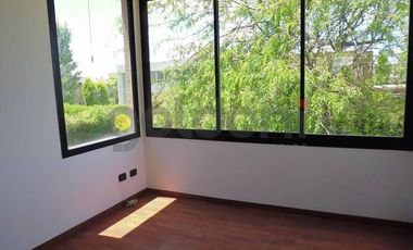 Casa en Venta con Piscina en Fincas de Iraola Dos