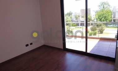 Casa en Venta con Piscina en Fincas de Iraola Dos