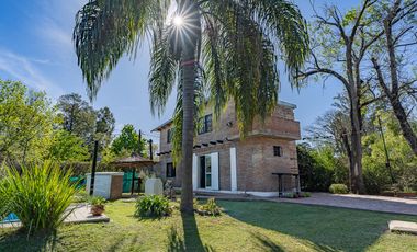 VENTA - Casa 2 dormitorios con piscina - Oliveros, Santa Fe.