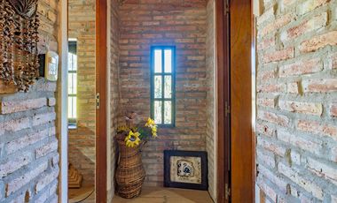 VENTA - Casa 2 dormitorios con piscina - Oliveros, Santa Fe.