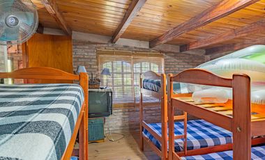 VENTA - Casa 2 dormitorios con piscina - Oliveros, Santa Fe.