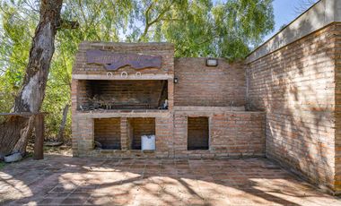 VENTA - Casa 2 dormitorios con piscina - Oliveros, Santa Fe.