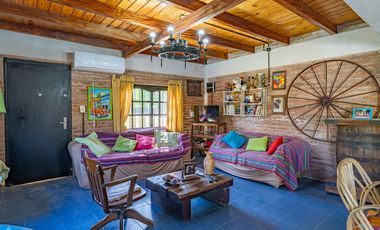 VENTA - Casa 2 dormitorios con piscina - Oliveros, Santa Fe.