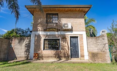VENTA - Casa 2 dormitorios con piscina - Oliveros, Santa Fe.