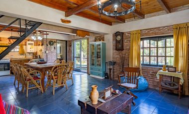 VENTA - Casa 2 dormitorios con piscina - Oliveros, Santa Fe.