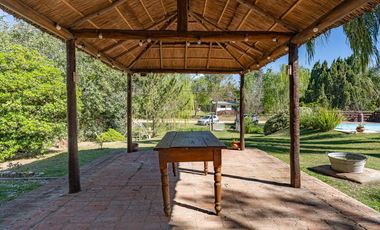 VENTA - Casa 2 dormitorios con piscina - Oliveros, Santa Fe.